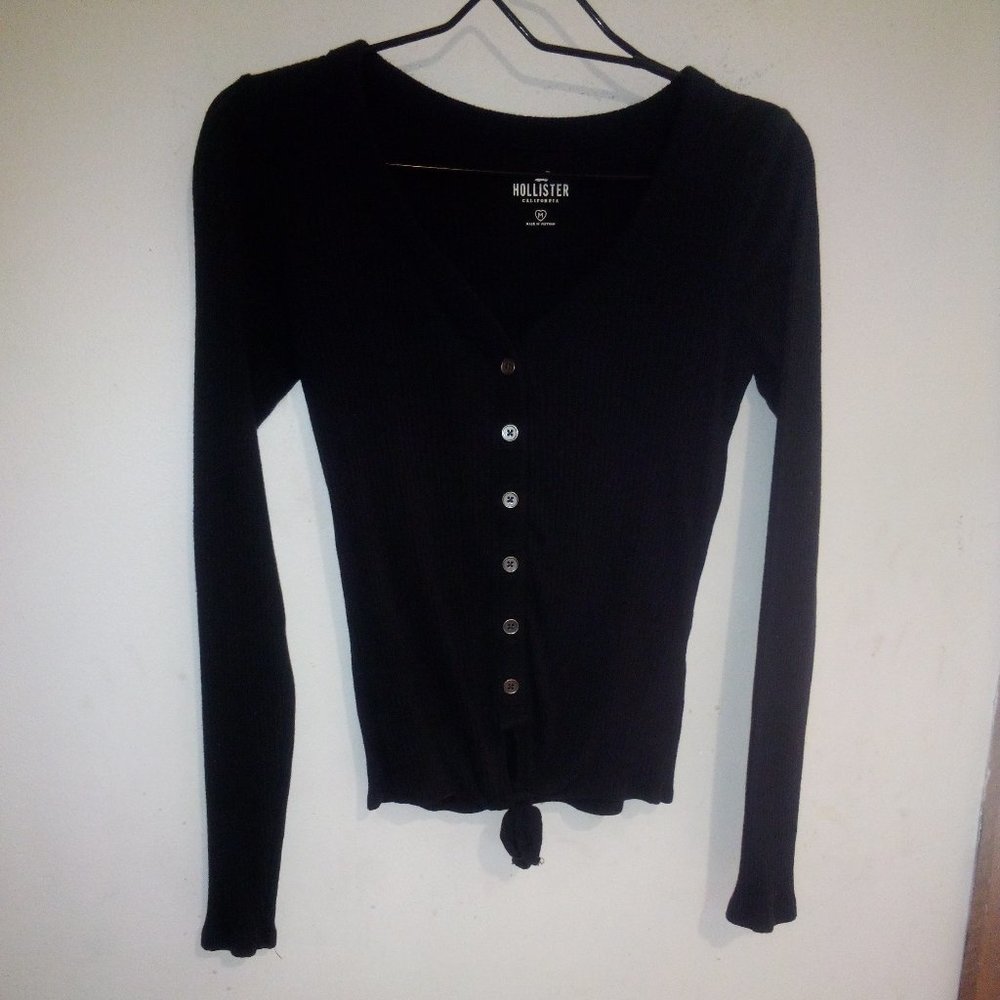 Black Hollister sweater